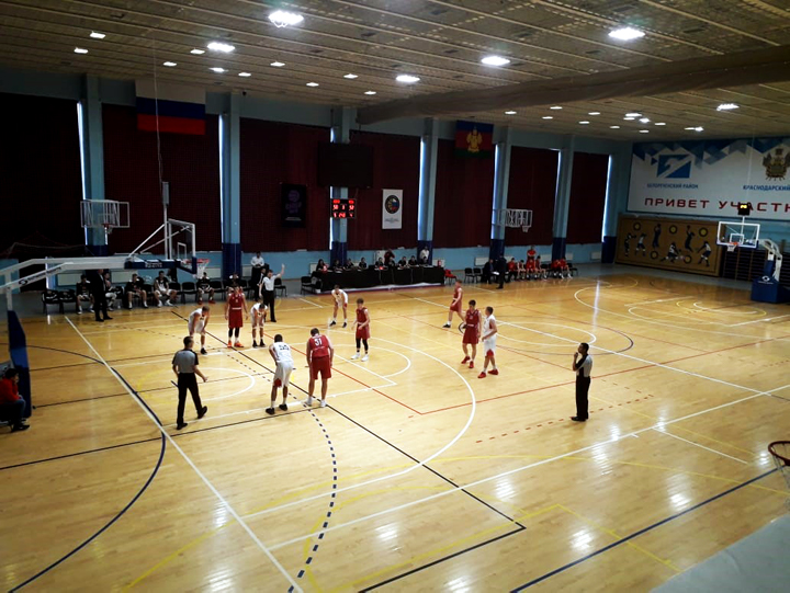 LED light for basketball court using LEDiL STRADELLA-8-HB LED lenses