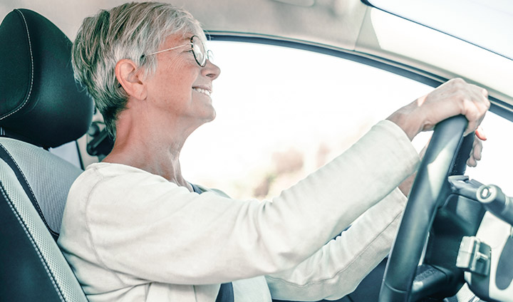 LEDiL_Tunnel_lighting_article_happy_woman_driving_safe